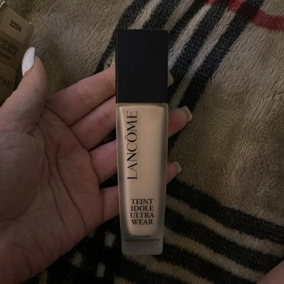 Teint Idole Ultra Wear 225N Long Wear - Picture 7 of 8